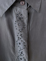 Lade das Bild in den Galerie-Viewer, *Seide* Bluse Perlen Pailletten Stick (L)
