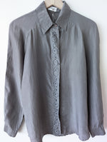 Lade das Bild in den Galerie-Viewer, *Seide* Bluse Perlen Pailletten Stick (L)
