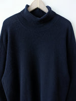 Lade das Bild in den Galerie-Viewer, XMAS *Kaschmir* Pullover Rolli Marineblau (XXL)
