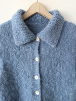 Lade das Bild in den Galerie-Viewer, XMAS *Mohair* Handmade Cardigan Himmelblau (S-M)
