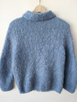 Lade das Bild in den Galerie-Viewer, XMAS *Mohair* Handmade Cardigan Himmelblau (S-M)
