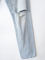 Lade das Bild in den Galerie-Viewer, *Levis* Jeans 501 Ripped Hellblau 1996 (31/32)
