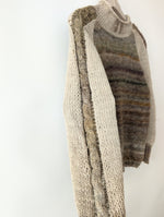 Lade das Bild in den Galerie-Viewer, *Handmade* Pullover Natur Streifen Zopfstrick (M-L)
