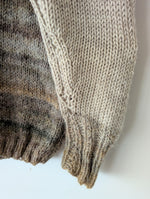 Lade das Bild in den Galerie-Viewer, *Handmade* Pullover Natur Streifen Zopfstrick (M-L)

