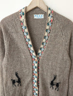 Lade das Bild in den Galerie-Viewer, *Alpaka Wolle* Cardigan Peru Lama Stick (M-L)
