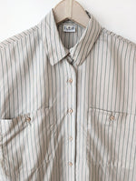 Lade das Bild in den Galerie-Viewer, *Seide* Bluse Nadelstreifen Mint Grau (M)

