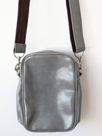 Lade das Bild in den Galerie-Viewer, *Fred Perry* Tasche Cross Body Grau

