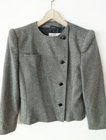 Lade das Bild in den Galerie-Viewer, *Valentino* Blazer Cropped Fischgrät Kaschmir (M-L)
