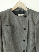 Lade das Bild in den Galerie-Viewer, *Valentino* Blazer Cropped Fischgrät Kaschmir (M-L)
