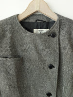 Lade das Bild in den Galerie-Viewer, *Valentino* Blazer Cropped Fischgrät Kaschmir (M-L)
