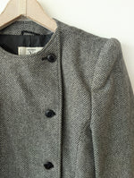 Lade das Bild in den Galerie-Viewer, *Valentino* Blazer Cropped Fischgrät Kaschmir (M-L)
