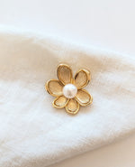 Lade das Bild in den Galerie-Viewer, Brosche 14k Gold Blume Perle
