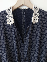 Lade das Bild in den Galerie-Viewer, Kleid 80s Bohemian Spitze Blumen Ballonärmel (M-L)
