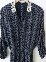 Lade das Bild in den Galerie-Viewer, Kleid 80s Bohemian Spitze Blumen Ballonärmel (M-L)
