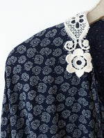 Lade das Bild in den Galerie-Viewer, Kleid 80s Bohemian Spitze Blumen Ballonärmel (M-L)
