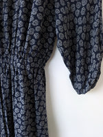 Lade das Bild in den Galerie-Viewer, Kleid 80s Bohemian Spitze Blumen Ballonärmel (M-L)
