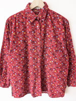 Lade das Bild in den Galerie-Viewer, *Feincord* Bluse Streublümchen Print Rot (M)
