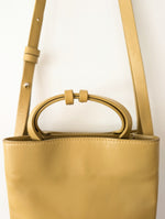 Lade das Bild in den Galerie-Viewer, *COS* Ledertasche Pistazie Mini Tote Bag
