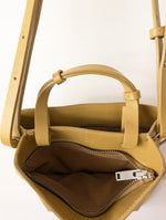 Lade das Bild in den Galerie-Viewer, *COS* Ledertasche Pistazie Mini Tote Bag
