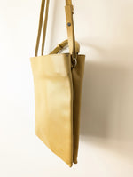 Lade das Bild in den Galerie-Viewer, *COS* Ledertasche Pistazie Mini Tote Bag
