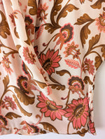 Lade das Bild in den Galerie-Viewer, *Seide* Wickelbluse Cropped Blumen Koralle (L)

