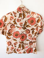 Lade das Bild in den Galerie-Viewer, *Seide* Wickelbluse Cropped Blumen Koralle (L)

