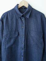 Lade das Bild in den Galerie-Viewer, *Leinen* Overshirt Bluse Marineblau Basic (M-L)
