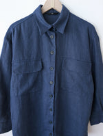 Lade das Bild in den Galerie-Viewer, *Leinen* Overshirt Bluse Marineblau Basic (M-L)
