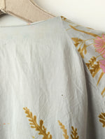Lade das Bild in den Galerie-Viewer, *Seide* Cropped Bluse Blumen Pastell (S)
