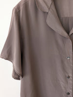 Lade das Bild in den Galerie-Viewer, *Seide* Bluse Premium Basic Taupe (L-XL)

