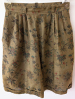 Lade das Bild in den Galerie-Viewer, *Leinen* Bermuda Shorts Khaki Floral (M-L)
