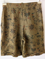 Lade das Bild in den Galerie-Viewer, *Leinen* Bermuda Shorts Khaki Floral (M-L)
