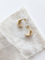 Lade das Bild in den Galerie-Viewer, Ohrringe Schleife 14k Gold
