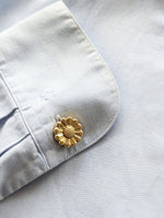 Lade das Bild in den Galerie-Viewer, Knopf Brosche Gold • Muschel &amp; Blume
