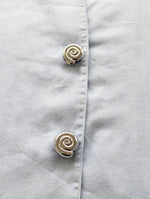 Lade das Bild in den Galerie-Viewer, Knopf Brosche Silber • Muschel &amp; Blume
