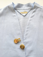 Lade das Bild in den Galerie-Viewer, Knopf Brosche Gold • Muschel &amp; Blume
