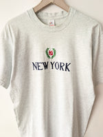 Lade das Bild in den Galerie-Viewer, Shirt New York Stickerei Singlestitched (L)
