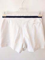 Lade das Bild in den Galerie-Viewer, *Lacoste* Tennis Shorts 70s Weiß (M-L)

