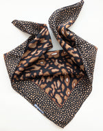 Lade das Bild in den Galerie-Viewer, *Seide* Tuch 80s Animal Print
