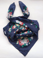 Lade das Bild in den Galerie-Viewer, *Seide* Tuch Bohemian Rosen Print
