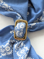 Lade das Bild in den Galerie-Viewer, Ring Halstuch Brosche 14k Gold • Cube
