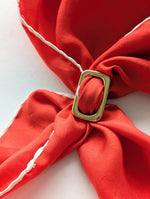 Lade das Bild in den Galerie-Viewer, Ring Halstuch Brosche 14k Gold • Cube
