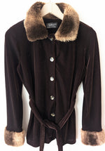 Lade das Bild in den Galerie-Viewer, *Samt* Fake Fur Samtblazer Braun (S-M)
