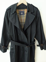 Lade das Bild in den Galerie-Viewer, *Burberry* Trenchcoat Zweireiher Schwarz INKL. Innenfutter Weste (L)
