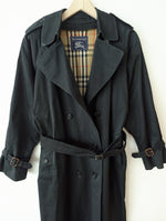 Lade das Bild in den Galerie-Viewer, *Burberry* Trenchcoat Zweireiher Schwarz INKL. Innenfutter Weste (L)
