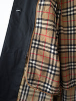 Lade das Bild in den Galerie-Viewer, *Burberry* Trenchcoat Zweireiher Schwarz INKL. Innenfutter Weste (L)
