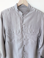 Lade das Bild in den Galerie-Viewer, *Seide* Bluse Basic Hellgrau Atelier Japan (L)
