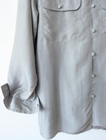 Lade das Bild in den Galerie-Viewer, *Seide* Bluse Basic Hellgrau Atelier Japan (L)
