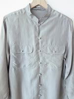 Lade das Bild in den Galerie-Viewer, *Seide* Bluse Basic Hellgrau Atelier Japan (L)
