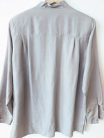 Lade das Bild in den Galerie-Viewer, *Seide* Bluse Basic Hellgrau Atelier Japan (L)
